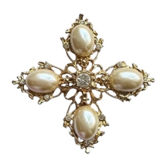 Vintage Gold Ornate Filigree Faux Pearl and Rhinestone Maltese Cross Brooch Pin - Picture 2 of 7